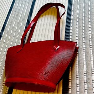 Louis Vuitton Saint Jacques handbag in red. Excellent condition.